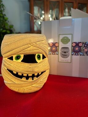 Scentsy under wraps wax warmer new in box Halloween